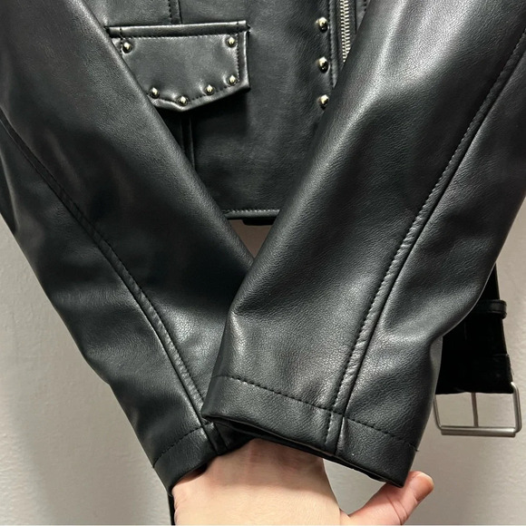 NWOT Forever 21 Black Faux Leather Moto Jacket with Silver Embellishment - Picture 6 of 8